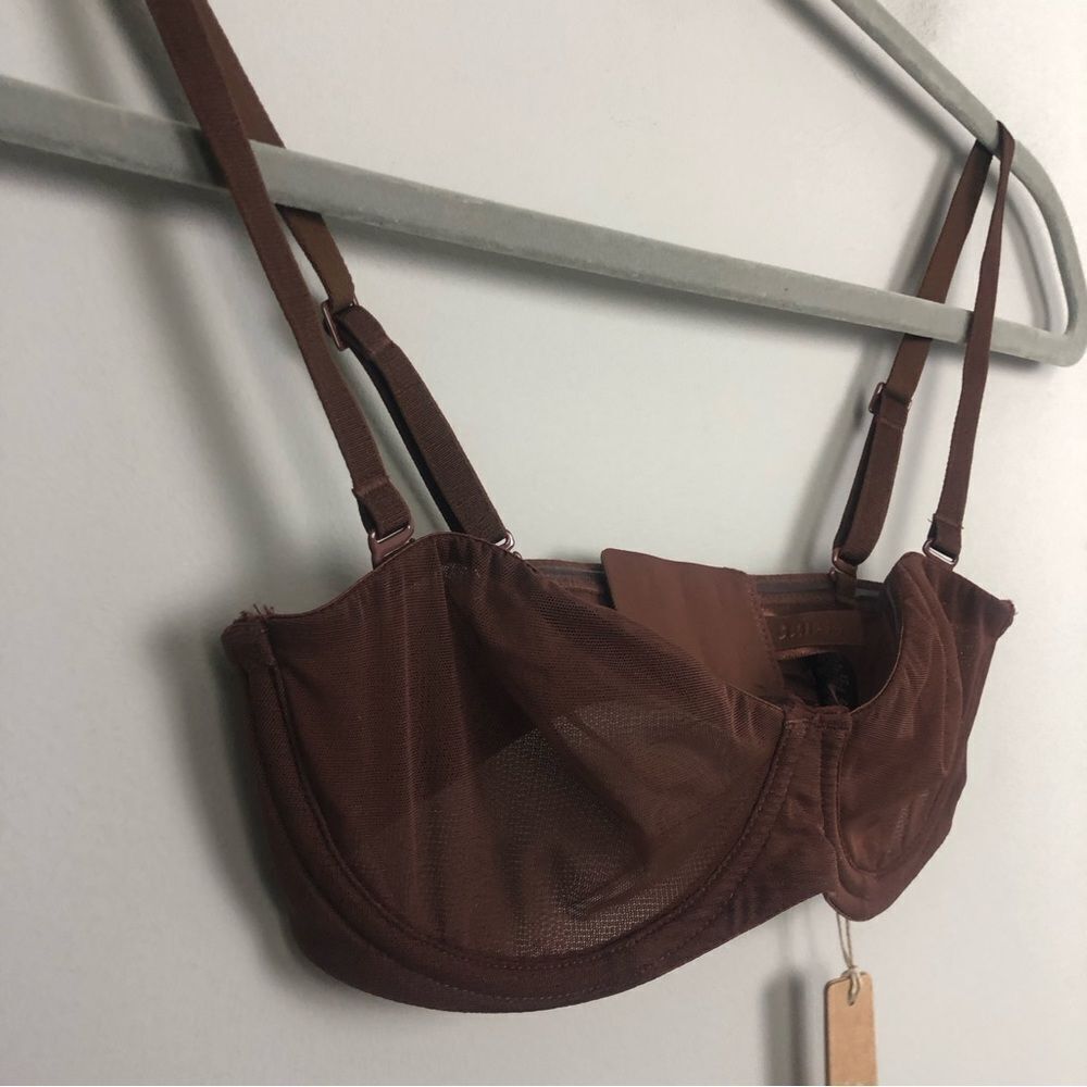 SKIMS | NEW Ultrafine Mesh Convertible Bra in Mahogany Women’s Size 30B - Picture 5 of 12